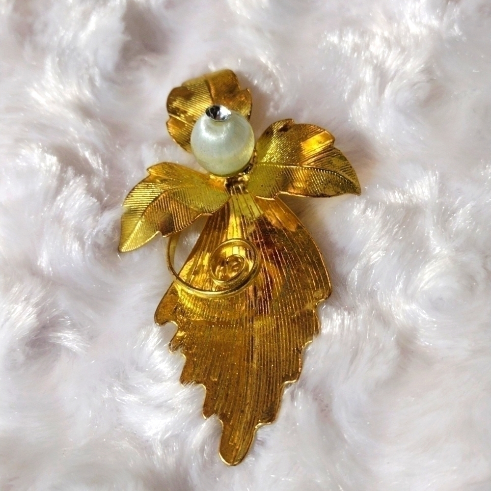 𝅺VINTAGE gold tone flower leaf brooch with clear stone